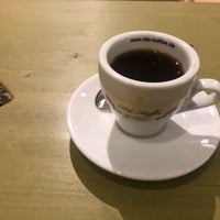 รูปภาพถ่ายที่ Die Kaffee Privatrösterei โดย Student เมื่อ 12/17/2018