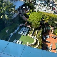 Foto diambil di La Valencia Hotel oleh Rodd C. pada 4/7/2024