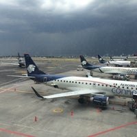 Foto tirada no(a) Aeroporto Internacional da Cidade do México (MEX) por Carolina R. em 8/19/2015