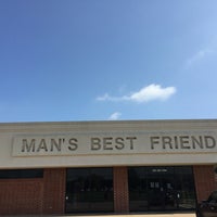 รูปภาพถ่ายที่ Man&amp;#39;s Best Friend โดย Wednesday T. เมื่อ 6/17/2016