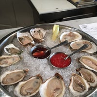 Foto diambil di Brine Oyster Bar oleh Lisa S. pada 5/27/2017