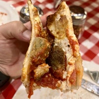 Photo taken at Grimaldi&amp;#39;s Pizzeria by Remil M. on 6/20/2023