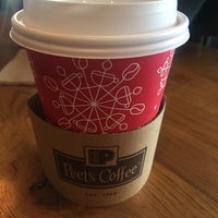 Das Foto wurde bei Peet&amp;#39;s Coffee &amp;amp; Tea von Tressa C. am 11/23/2016 aufgenommen