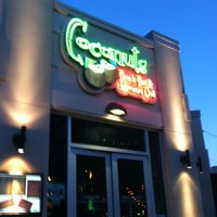 รูปภาพถ่ายที่ Coconuts Beach Bar and Mexican Grill โดย DJQuiKSilva เมื่อ 4/5/2012