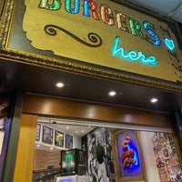 Foto diambil di Hot Hot Burger Bar oleh Spiros A. pada 2/15/2020