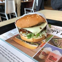 Photo taken at The Habit Burger Grill by わらび～ on 11/15/2018