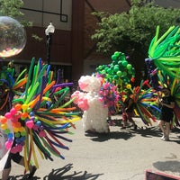 6/24/2018 tarihinde Emily S.ziyaretçi tarafından Chicago Pride Parade'de çekilen fotoğraf