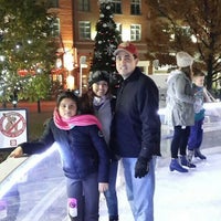 Foto tomada en Rockville Town Square Ice Skating Rink  por @ny D. el 11/27/2014
