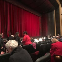 Foto tomada en Raleigh Memorial Auditorium  por Arthur B. el 12/15/2018