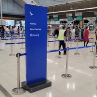 Photo taken at Cathay Pacific (CX) Check-in by Wayne H. on 9/2/2022