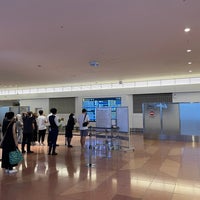 Photo taken at Arrival Lobby by ɐןɐqıɐɥ on 9/19/2022