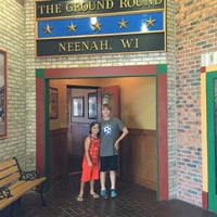 Снимок сделан в Ground Round Neenah пользователем Jen S. 6/19/2015