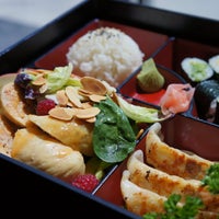 รูปภาพถ่ายที่ Hibachi Teppanyaki &amp;amp; Sushi Bar โดย Hibachi Teppanyaki &amp;amp; Sushi Bar เมื่อ 7/11/2013
