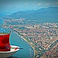 7/23/2013 tarihinde Tepe Restaurantziyaretçi tarafından Tepe Restaurant'de çekilen fotoğraf