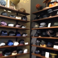 รูปภาพถ่ายที่ Goorin Bros. Hat Shop - Pike Place โดย Stacy H. เมื่อ 9/29/2014