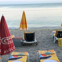 Foto scattata a Coast Cafe &amp;amp; Beach da (HASKUR) il 7/1/2022