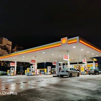 Foto diambil di Shell oleh Dean 𖣘 SK pada 10/22/2022