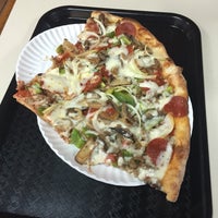 รูปภาพถ่ายที่ Giuseppe&amp;#39;s Pizza โดย Frenchj เมื่อ 6/16/2016
