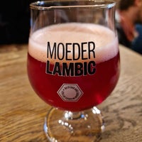 Photo taken at Moeder Lambic Fontainas by Martin J. on 4/18/2023