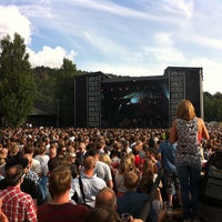 รูปภาพถ่ายที่ Øyafestivalen โดย Lew W. เมื่อ 8/7/2013
