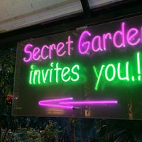 Das Foto wurde bei Secret Garden Cafe &amp;amp; Restaurant von Alexey M. am 4/17/2023 aufgenommen