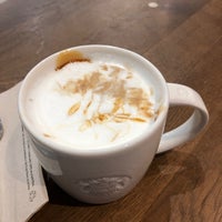 Photo taken at Starbucks by Rohlik D. on 11/29/2019