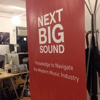 Photo prise au Next Big Sound par Naima J. le7/17/2014