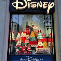 Photo taken at Disney Store by Rodolfo Alberto C. on 12/11/2022