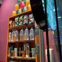 Photo taken at Starbucks by Rodolfo Alberto C. on 9/29/2021