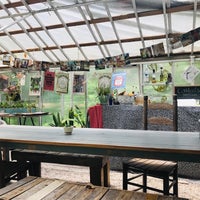 Foto diambil di The Greenhouse on Porter oleh Ami D. pada 6/2/2019