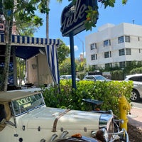 Foto diambil di Gale South Beach, Curio Collection by Hilton oleh Ami D. pada 7/4/2022