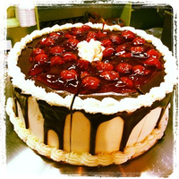 8/22/2013 tarihinde Sweet Treats Bakeryziyaretçi tarafından Sweet Treats Bakery'de çekilen fotoğraf