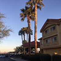 3/16/2016 tarihinde Better🍀⏭⏰ziyaretçi tarafından La Quinta Inn &amp;amp; Suites Tucson Airport'de çekilen fotoğraf