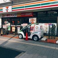 Photo taken at 7-Eleven by Tti O. on 3/25/2017