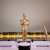 Photo taken at Статуя «Оскар» by Sasha P. on 12/6/2021