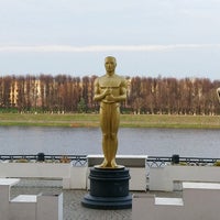 Photo taken at Статуя «Оскар» by Sasha P. on 11/13/2019