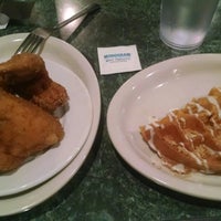 12/16/2014에 Uter A.님이 Kiki&amp;#39;s Chicken And Waffles에서 찍은 사진