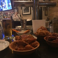 Photo taken at Duff&amp;#39;s Famous Wings by Erick D. on 9/23/2017