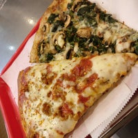 11/19/2017 tarihinde Emily K.ziyaretçi tarafından Pizza Park'de çekilen fotoğraf