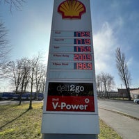 Photo taken at Shell by T. H. on 2/15/2023
