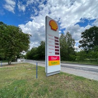Photo taken at Shell by T. H. on 6/8/2022