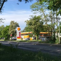 Photo taken at Shell by T. H. on 5/22/2020