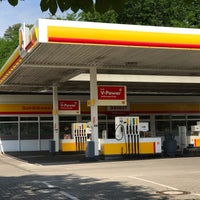 Photo taken at Shell by T. H. on 5/31/2019