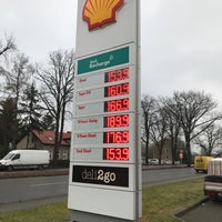 Photo taken at Shell by T. H. on 1/14/2022