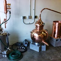 7/12/2013 tarihinde Tualatin Valley Distillingziyaretçi tarafından Tualatin Valley Distilling'de çekilen fotoğraf