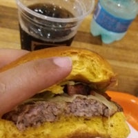 Photo taken at Johnnie Special Burger by Chef Cintra on 2/12/2017