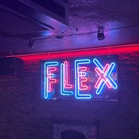 Foto scattata a Flex Cocktail Lounge da Cole M. il 4/5/2021