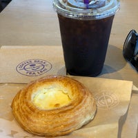 Photo taken at The Coffee Bean &amp;amp; Tea Leaf by Elizalde P. on 11/30/2018