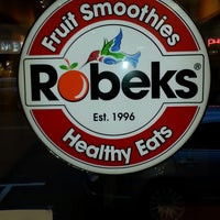 Photo prise au Robeks Fresh Juices &amp;amp; Smoothies par Jonathan B. le8/28/2013