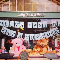 8/13/2015 tarihinde Laura F.ziyaretçi tarafından Jolly Good Fellows - Sweet Boutique'de çekilen fotoğraf